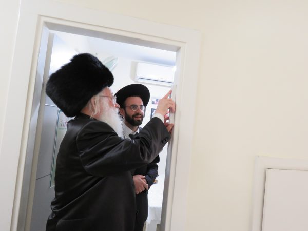 מרן הרב סילמן אב"ד בני ברק חברותא של הרב טאוב בברכה לזוגות במשרד 'לגדל'